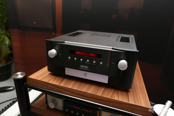 Mark Levinson № 585 – xu hướng số hóa hi-end